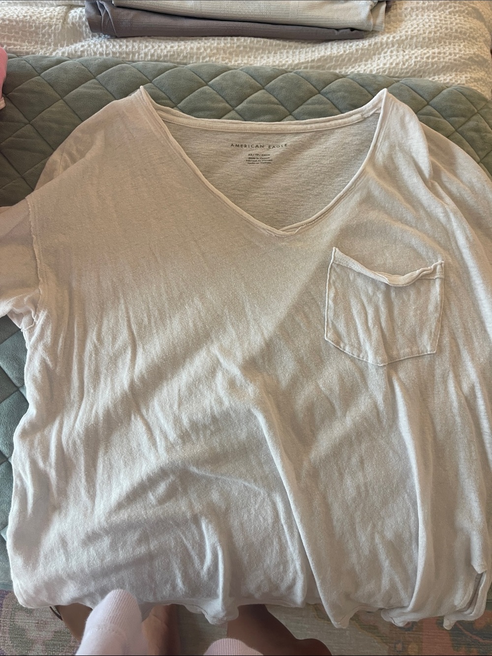 American Eagle Outfitters White Short Sleeve V-Neck Pocket Tee